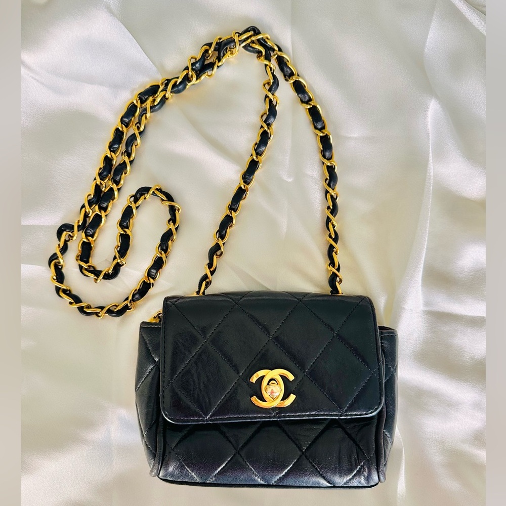 Rare🖤Chanel 1994 Mini Black Quilted Crossbody with Gold Chain